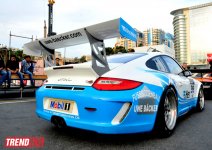 В Баку стартовал парад гоночных машин, участвующих в City Challenge (Фото)